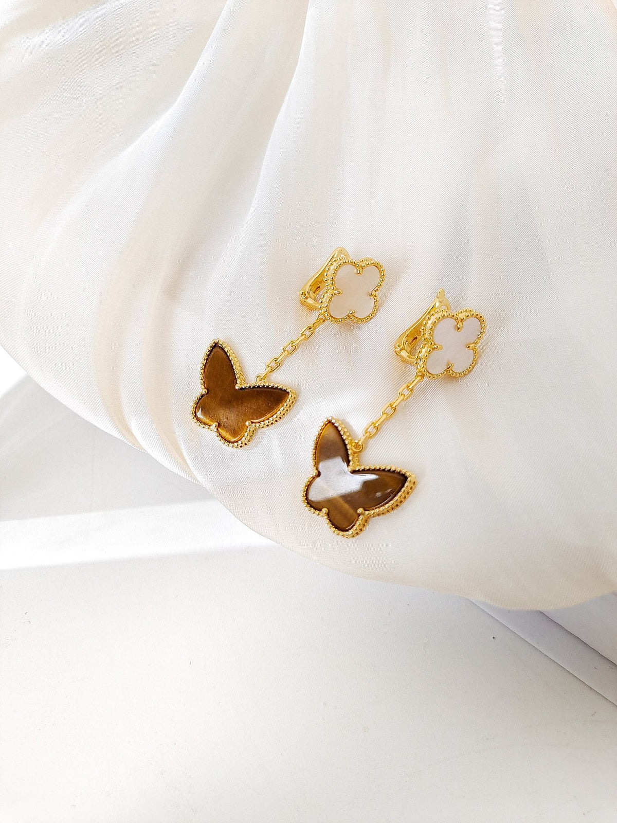 [Cadisa]BUTTERFLY 2 MOTIF TIGER EYE MOP EARRINGS
