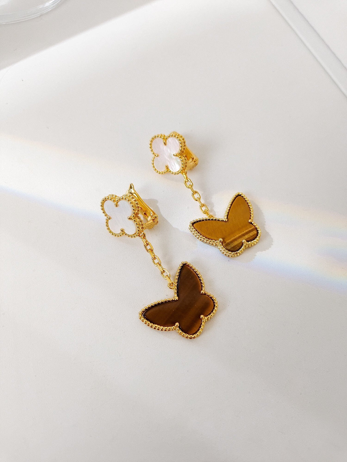 [Cadisa]BUTTERFLY 2 MOTIF TIGER EYE MOP EARRINGS