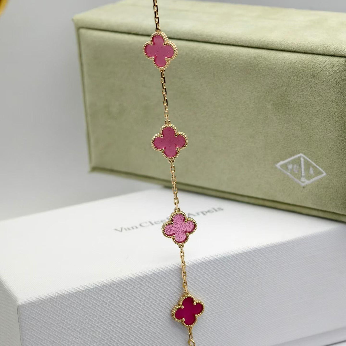 [Cadisa]NEW CLOVER 5 MOTIFS PINK ENAMEL BRACELET