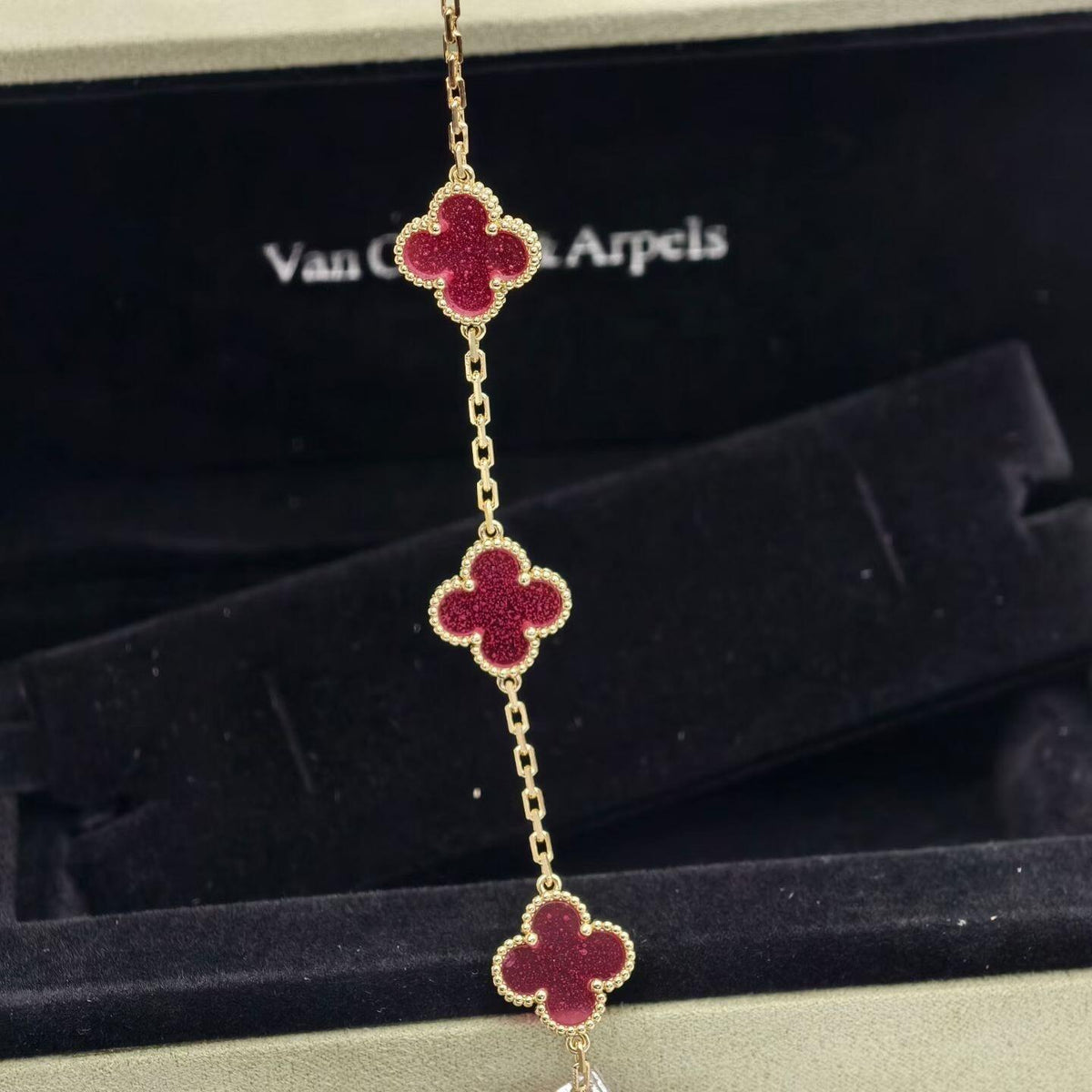 [Cadisa]NEW CLOVER 5 MOTIFS PINK ENAMEL BRACELET