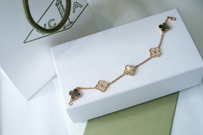 [Gaonasi] CLOVER 5 MOTIF GRAY MOP BRACELET COLLECTION