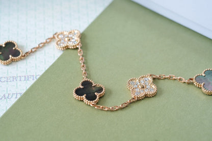 [Gaonasi] CLOVER 5 MOTIF GRAY MOP BRACELET COLLECTION