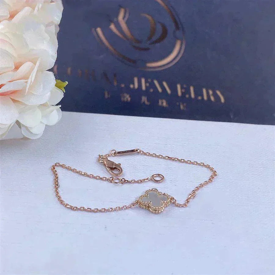[Gaonasi]CLOVER WHITE MOP SINGLE FLOWER BRACELET