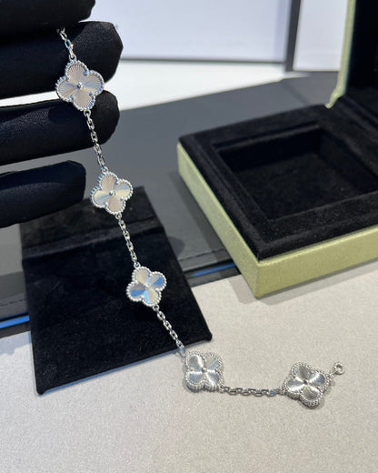 [Gaonasi] CLOVER 5 MOTIF LASER BRACELET COLLECTION