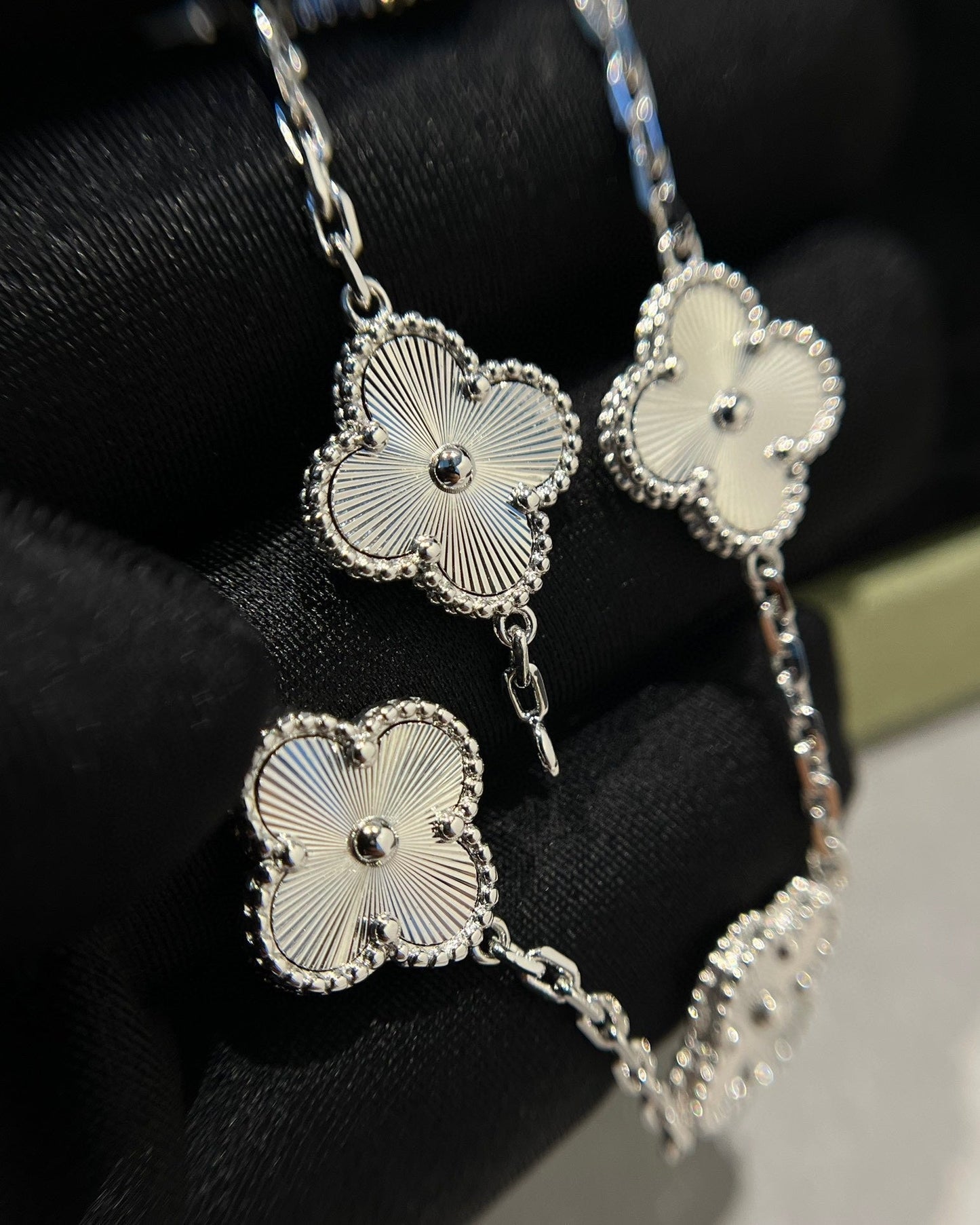 [Gaonasi] CLOVER 5 MOTIF LASER BRACELET COLLECTION