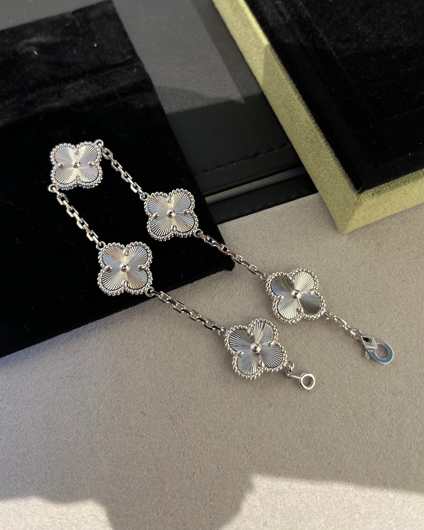 [Gaonasi] CLOVER 5 MOTIF LASER BRACELET COLLECTION