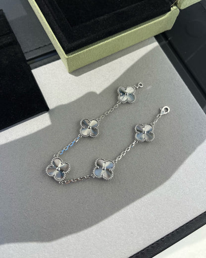 [Gaonasi] CLOVER 5 MOTIF LASER BRACELET COLLECTION